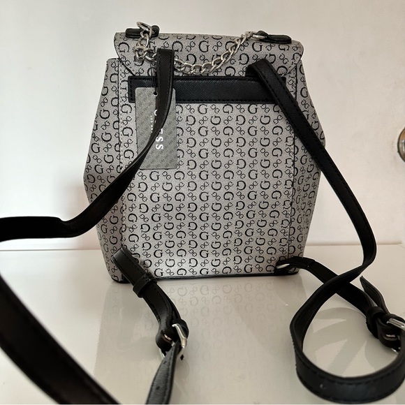Guess mini backpack - Picture 3 of 6